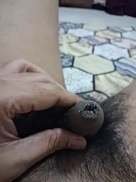 Snapshot of dirtybearr chatting on 12-05-25, 04:25 dirtybearr online show from 12-05-25, 04:25