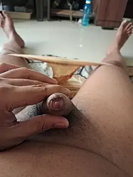 Snapshot of dirtybearr chatting on 12-21-25, 04:19 dirtybearr online show from 12-21-25, 04:19