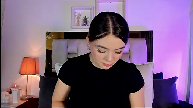 Snapshot of emmy_r chatting on 03-18-26, 12:08 emmy r online show from 03-18-26, 12:08