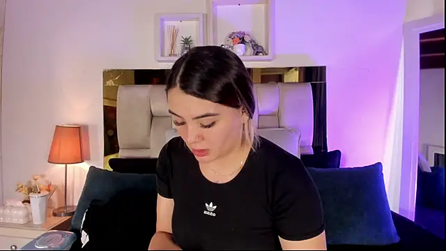 Snapshot of emmy_r chatting on 04-11-26, 12:09 emmy r online show from 04-11-26, 12:09