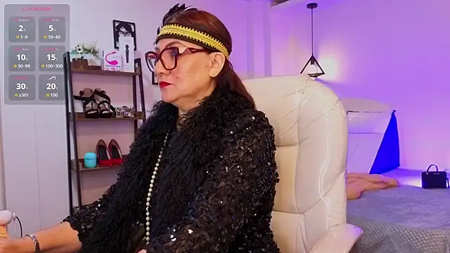 lady nylon  online show from 10-31-25, 12:17