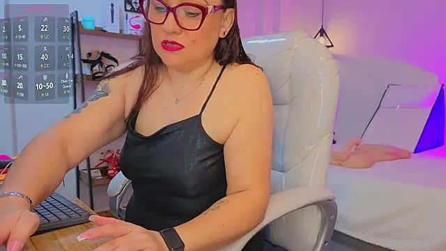 lady nylon  online show from 11-16-25, 09:59