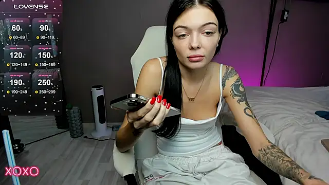 Mariella Adamss online show from 10-17-25, 01:03