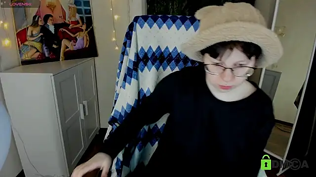 Melissa Wells online show from 10-19-25, 03:12