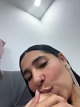 Snapshot of Meganmilk1 chatting on 03-05-26, 04:14 Meganmilk1 online show from 03-05-26, 04:14