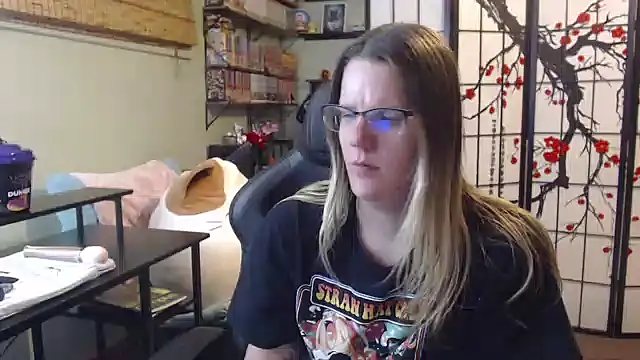 Snapshot of Sarahtineke chatting on 02-12-26, 10:27 Sarahtineke online show from 02-12-26, 10:27