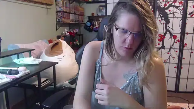 Snapshot of Sarahtineke chatting on 02-26-26, 01:21 Sarahtineke online show from 02-26-26, 01:21