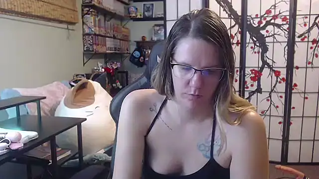 Snapshot of Sarahtineke chatting on 03-05-26, 03:41 Sarahtineke online show from 03-05-26, 03:41