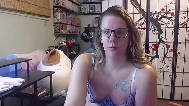 Snapshot of Sarahtineke chatting on 03-15-26, 03:07 Sarahtineke online show from 03-15-26, 03:07