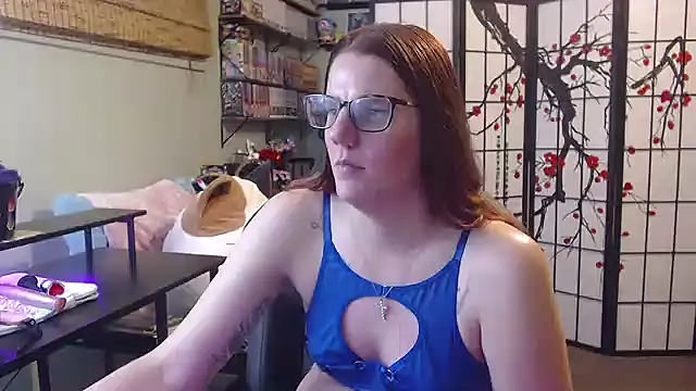 Snapshot of Sarahtineke chatting on 06-12-26, 10:19 Sarahtineke online show from 06-12-26, 10:19