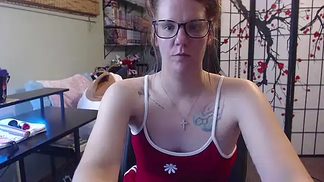 Snapshot of Sarahtineke chatting on 07-01-26, 08:08 Sarahtineke online show from 07-01-26, 08:08
