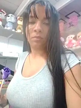 Snapshot of VivienAndClark chatting on 11-05-25, 04:07 VivienAndClark online show from 11-05-25, 04:07