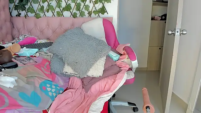 Snapshot of kimmysantoo chatting on 01-11-25, 06:24 kimmysantoo online show from 01-11-25, 06:24