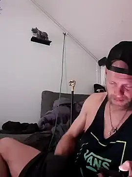 Snapshot of eltoulou chatting on 01-10-25, 12:49 eltoulou online show from 01-10-25, 12:49