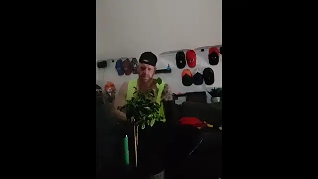 Snapshot of eltoulou chatting on 01-12-25, 06:05 eltoulou online show from 01-12-25, 06:05