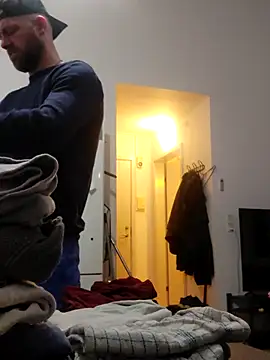 Snapshot of eltoulou chatting on 02-02-25, 10:39 eltoulou online show from 02-02-25, 10:39