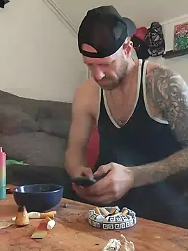 Snapshot of eltoulou chatting on 02-03-25, 12:14 eltoulou online show from 02-03-25, 12:14