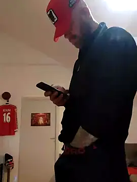 Snapshot of eltoulou chatting on 02-04-25, 05:23 eltoulou online show from 02-04-25, 05:23