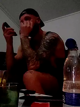 Snapshot of eltoulou chatting on 03-04-25, 08:38 eltoulou online show from 03-04-25, 08:38