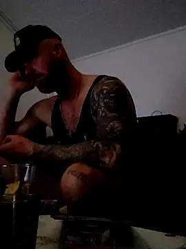 Snapshot of eltoulou chatting on 03-04-25, 11:43 eltoulou online show from 03-04-25, 11:43