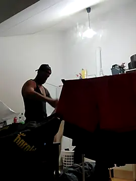 Snapshot of eltoulou chatting on 10-13-25, 05:13 eltoulou online show from 10-13-25, 05:13