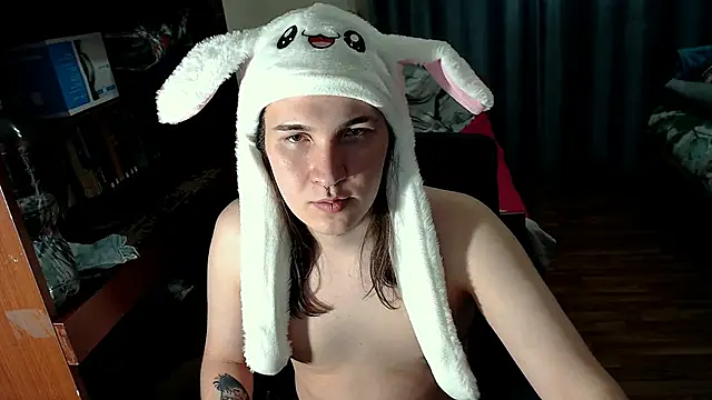 Snapshot of EvaMiron chatting on 12-31-24, 11:06 EvaMiron online show from 12-31-24, 11:06