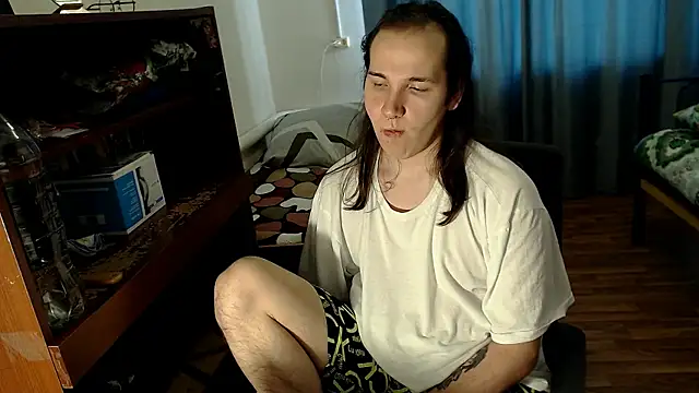 Snapshot of EvaMiron chatting on 01-14-25, 10:27 EvaMiron online show from 01-14-25, 10:27