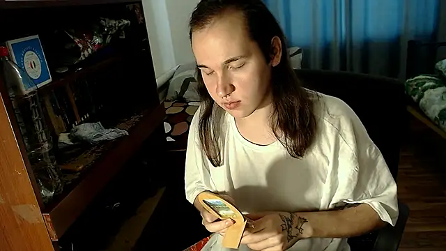 Snapshot of EvaMiron chatting on 01-20-25, 06:31 EvaMiron online show from 01-20-25, 06:31