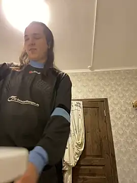 Snapshot of EvaMiron chatting on 01-31-25, 04:47 EvaMiron online show from 01-31-25, 04:47