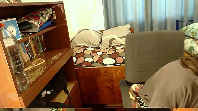 Snapshot of EvaMiron chatting on 02-04-25, 05:21 EvaMiron online show from 02-04-25, 05:21