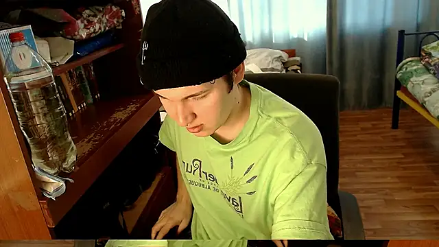 Snapshot of EvaMiron chatting on 02-08-25, 07:48 EvaMiron online show from 02-08-25, 07:48