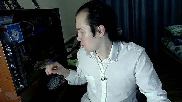 Snapshot of EvaMiron chatting on 02-20-25, 01:25 EvaMiron online show from 02-20-25, 01:25