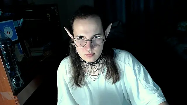 Snapshot of EvaMiron chatting on 03-02-25, 06:30 EvaMiron online show from 03-02-25, 06:30