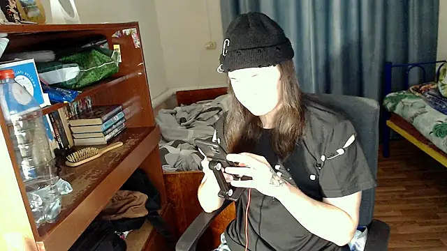 Snapshot of EvaMiron chatting on 03-10-25, 03:41 EvaMiron online show from 03-10-25, 03:41