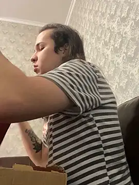 Snapshot of EvaMiron chatting on 03-11-25, 05:05 EvaMiron online show from 03-11-25, 05:05