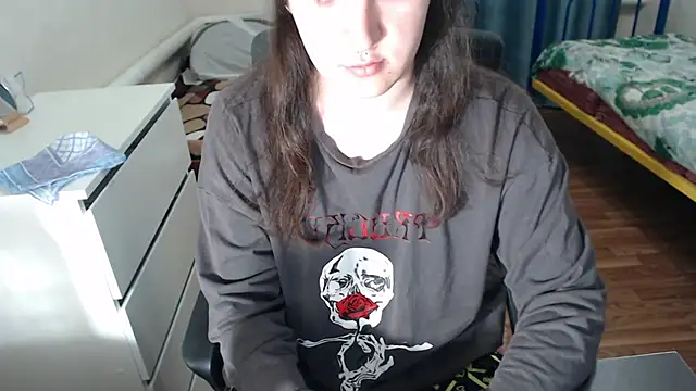 Snapshot of EvaMiron chatting on 09-10-25, 01:27 EvaMiron online show from 09-10-25, 01:27