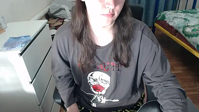 Snapshot of EvaMiron chatting on 09-10-25, 03:23 EvaMiron online show from 09-10-25, 03:23