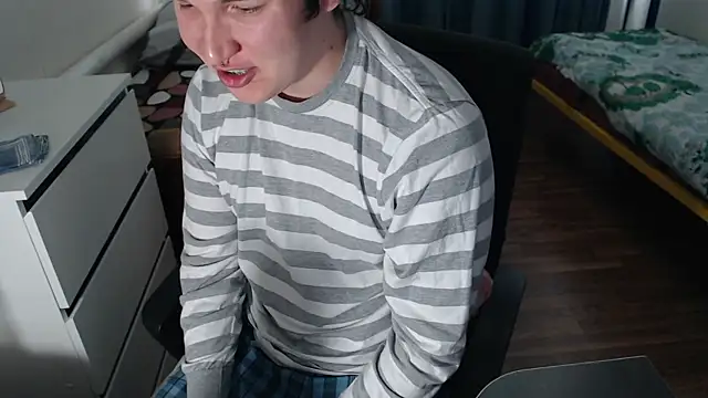 Snapshot of EvaMiron chatting on 09-13-25, 11:32 EvaMiron online show from 09-13-25, 11:32