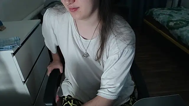 Snapshot of EvaMiron chatting on 09-14-25, 07:18 EvaMiron online show from 09-14-25, 07:18