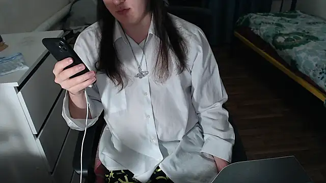 Snapshot of EvaMiron chatting on 09-14-25, 07:24 EvaMiron online show from 09-14-25, 07:24