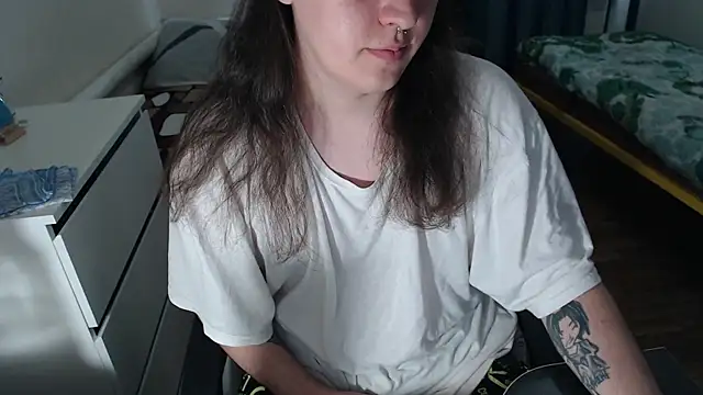 Snapshot of EvaMiron chatting on 09-22-25, 09:22 EvaMiron online show from 09-22-25, 09:22