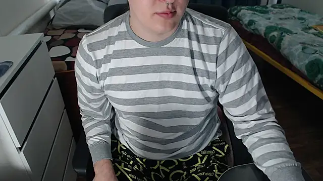 Snapshot of EvaMiron chatting on 10-02-25, 09:16 EvaMiron online show from 10-02-25, 09:16