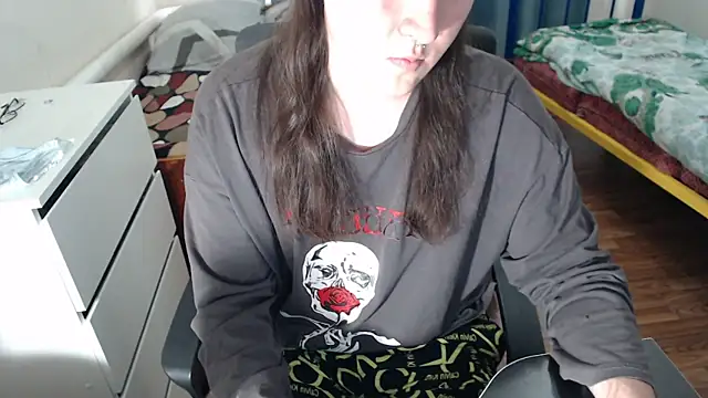 Snapshot of EvaMiron chatting on 10-03-25, 12:24 EvaMiron online show from 10-03-25, 12:24