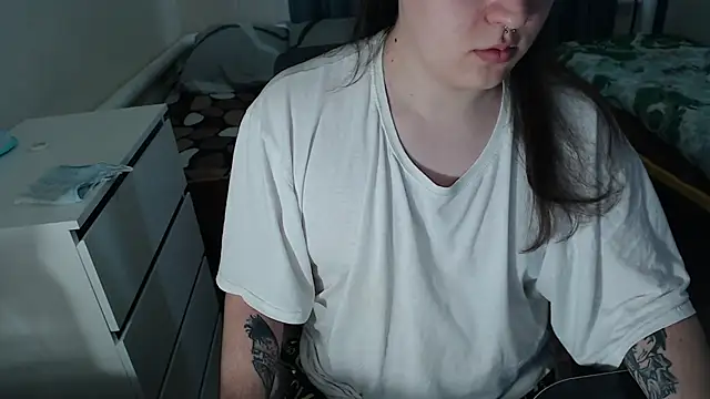 Snapshot of EvaMiron chatting on 10-05-25, 06:56 EvaMiron online show from 10-05-25, 06:56