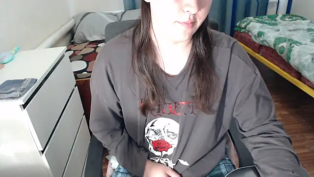 Snapshot of EvaMiron chatting on 10-07-25, 11:29 EvaMiron online show from 10-07-25, 11:29