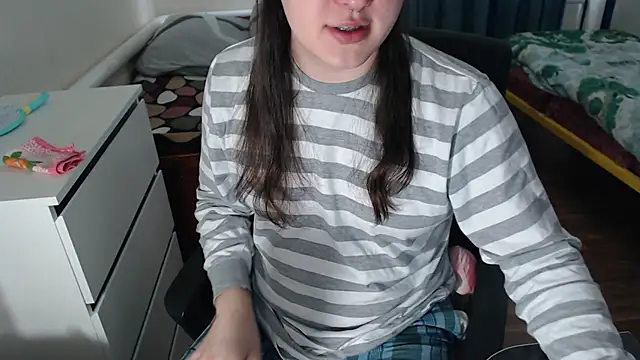 Snapshot of EvaMiron chatting on 10-09-25, 10:46 EvaMiron online show from 10-09-25, 10:46