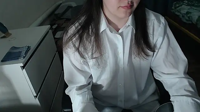 Snapshot of EvaMiron chatting on 10-29-25, 01:02 EvaMiron online show from 10-29-25, 01:02