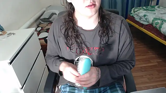 Snapshot of EvaMiron chatting on 11-04-25, 05:45 EvaMiron online show from 11-04-25, 05:45