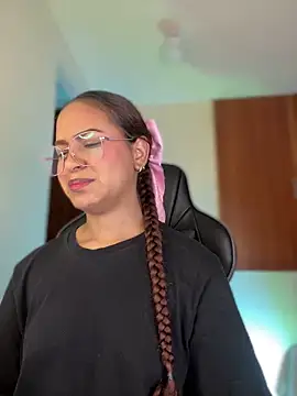 Snapshot of gretta_kler1 chatting on 01-21-25, 03:43 gretta kler1 online show from 01-21-25, 03:43