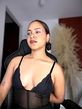 Snapshot of gretta_kler1 chatting on 09-19-25, 10:49 gretta kler1 online show from 09-19-25, 10:49